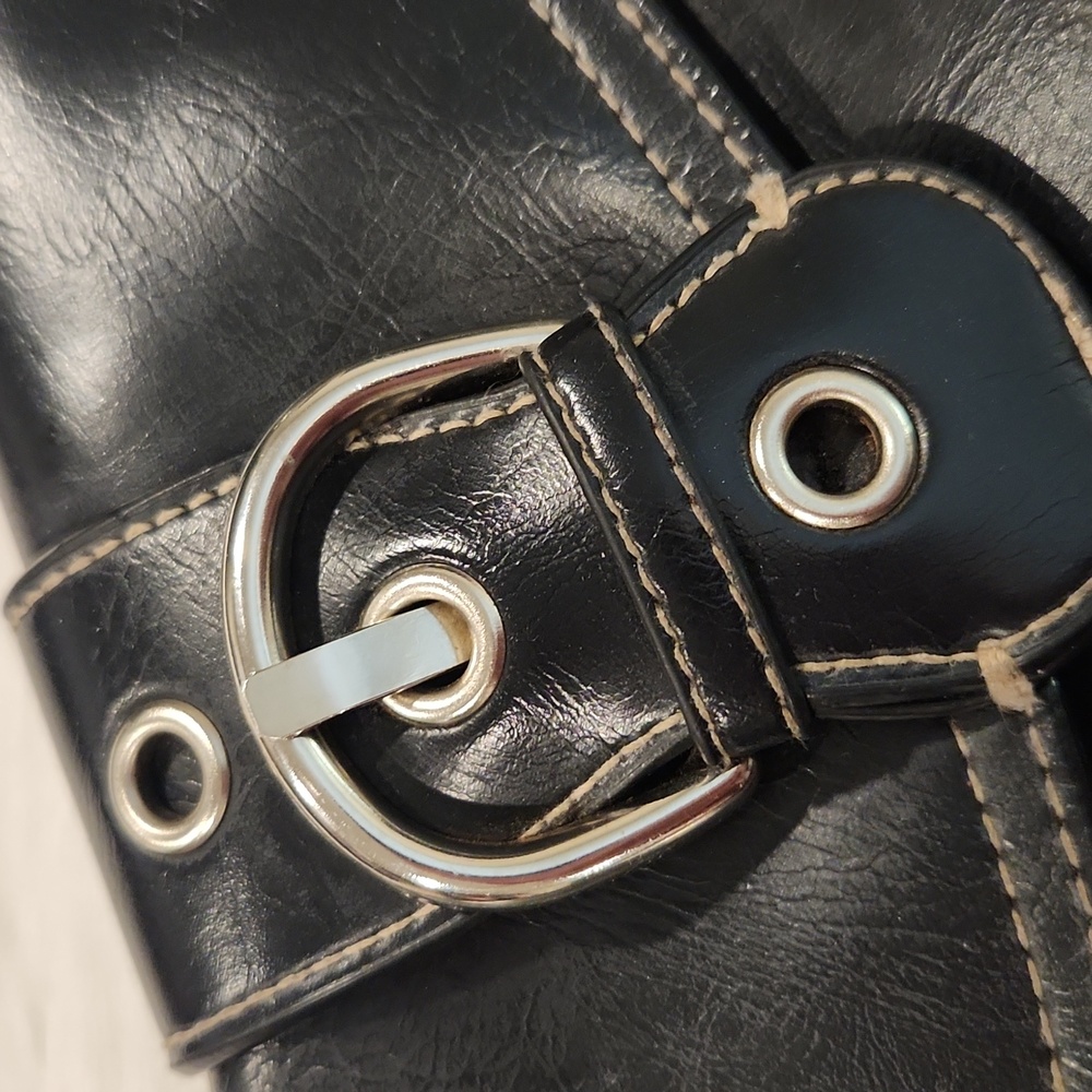 Elegant Black Shoulder Bag - Picture 2 of 8